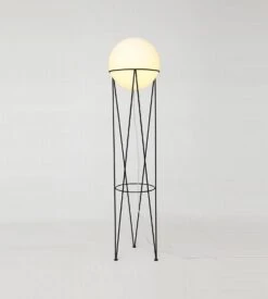 Alternative view of Lampadaire Structure And Globe